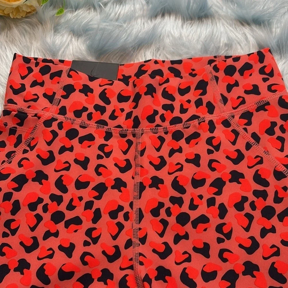 NWT J. Lindberg Ekon Print Golf Shorts Faded Rose Animal sz S
